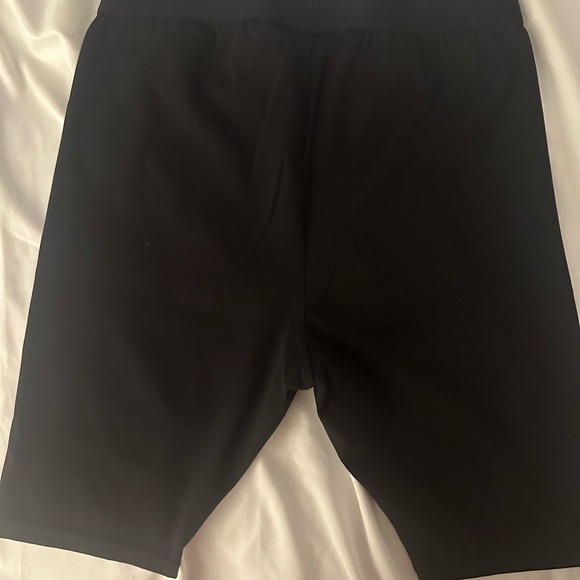 Fear of God Essentials Biker Shorts - Picture 4 of 5